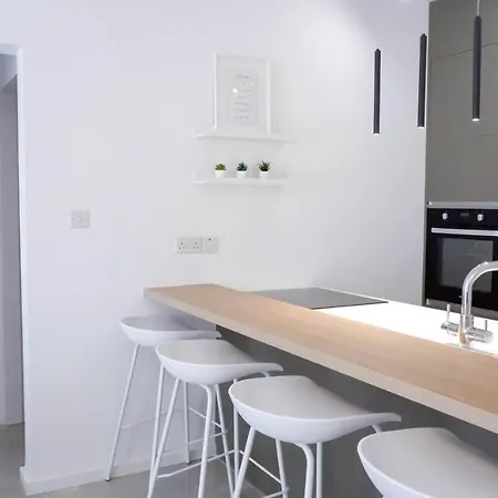 Welcome To Modern Sea View Appartamento Paphos